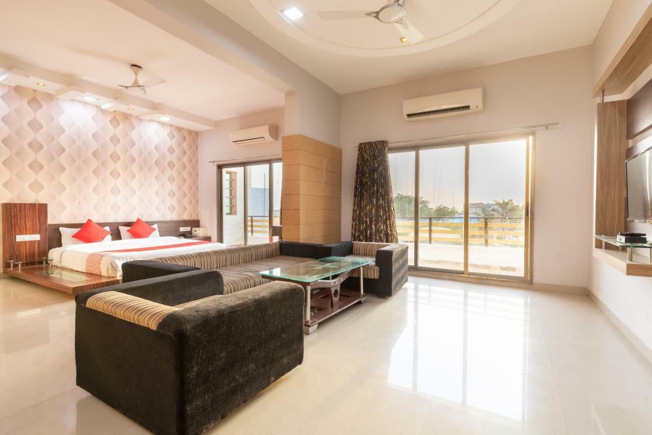 Oyo 42910 Hotel Rudra Palace Ratlam Room photo