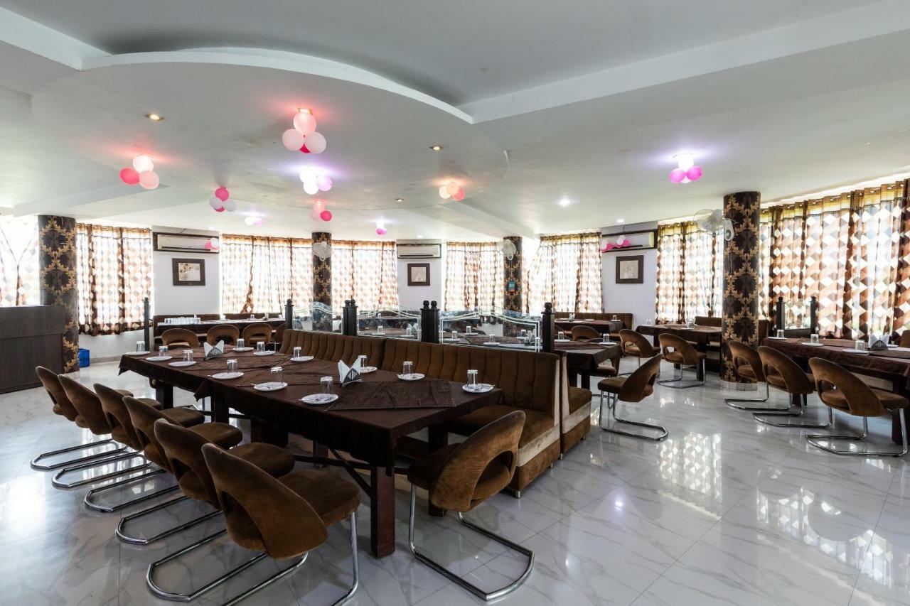 Oyo 42910 Hotel Rudra Palace Ratlam Exterior photo