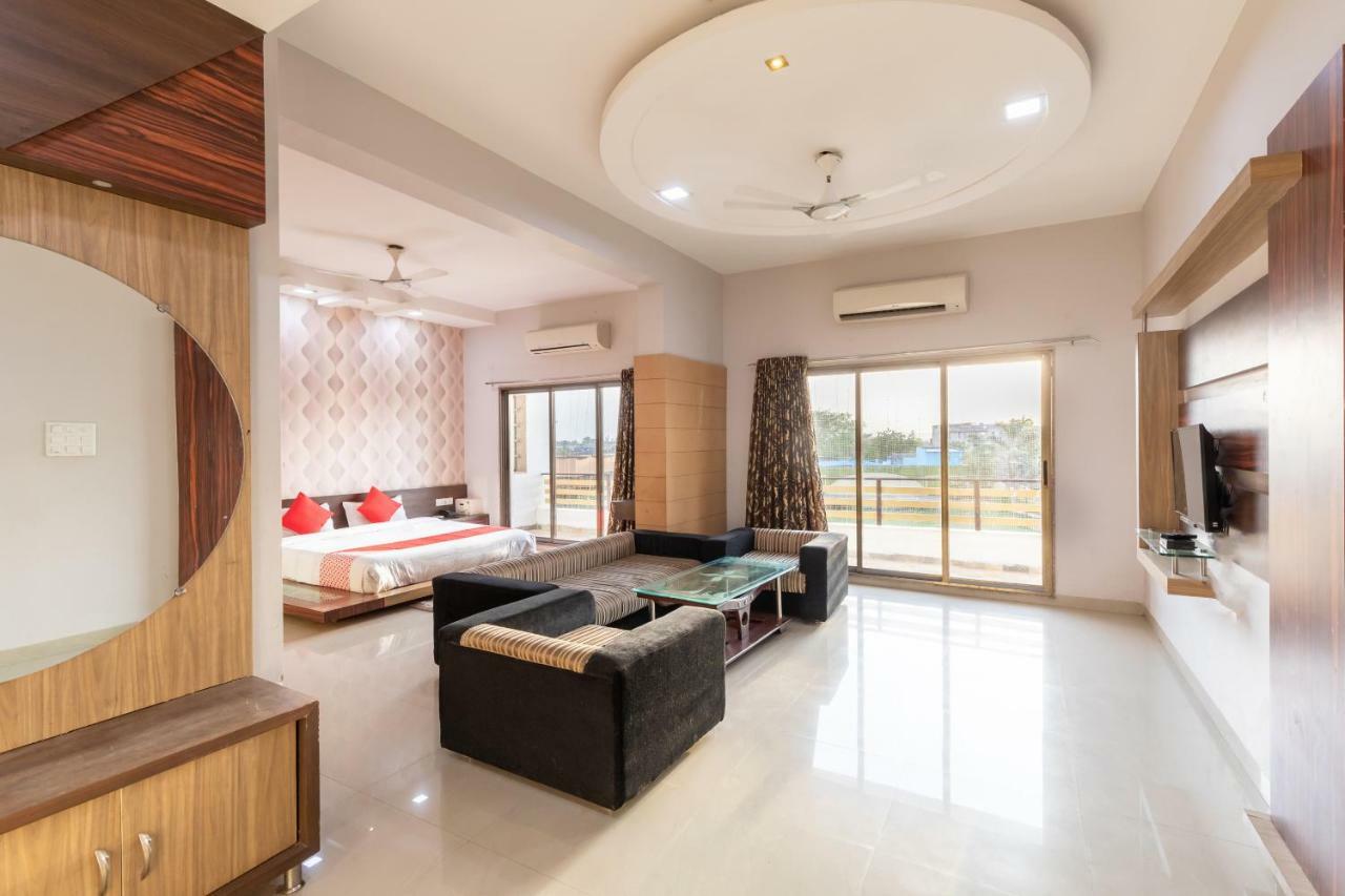 Oyo 42910 Hotel Rudra Palace Ratlam Exterior photo